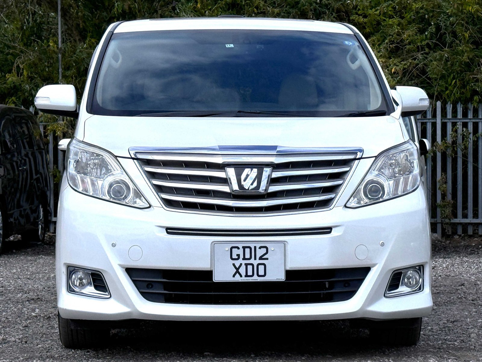 toyota-alphardvellfire-35-luxury-edition-apple-carplay-full-leather-sunroof