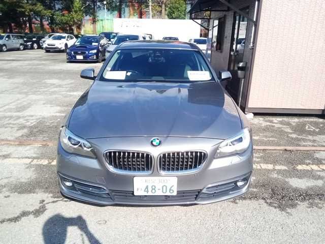 october-2015-bmw-523i-petrol--japanese-import-54000-warranted-miles-space-grey-metallic
