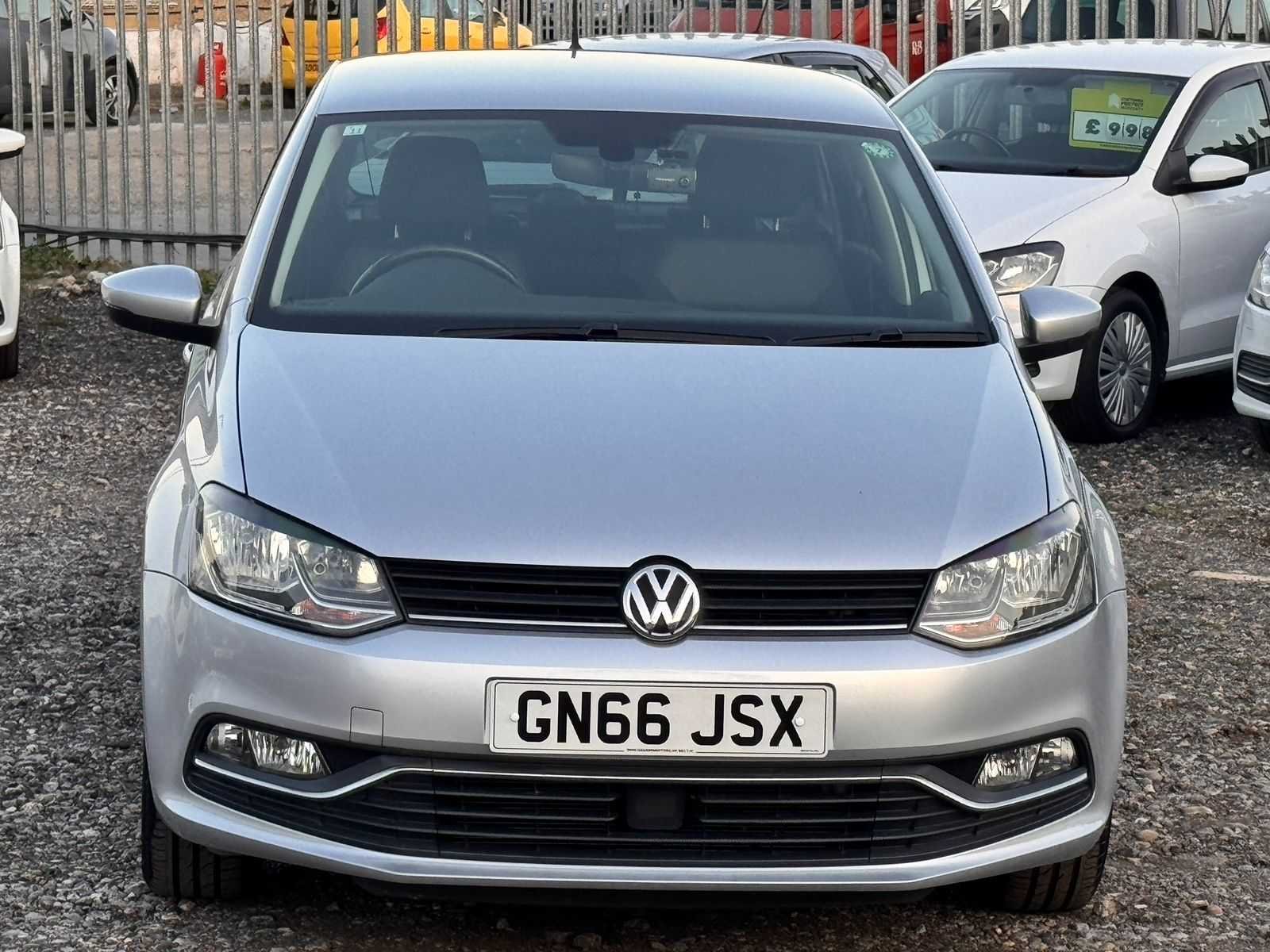 2016-volkswagen-polo-12-tsi-se-bmt-dsg-automatic-5-doors-apple-carplay